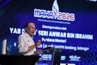 PM Anwar arah SPRM siasat kelewatan bekalan baja