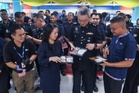 SEGi College, Mahsuri Dagang sedia 100 bento untuk warga polis