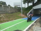 Laluan motosikal bertukar ‘peluncur’ ketika hujan