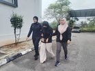 Pekerja kafe tidak mengaku guna kad ATM individu lain