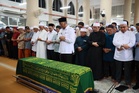 Nahas helikopter: Menteri Kesihatan imamkan jenazah Dr. Ainul, lebih 1,000 orang hadir