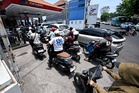 Penduduk sertai demonstrasi bantah kekurangan petrol di Bali