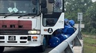 Lebih 200kg bahan kimia tumpah di atas permukaan lebuh raya