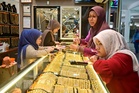 Harga emas terus susut ke paras RM530 segram