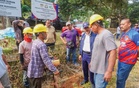 Md. Israk Abdullah komited ‘terangi’ jalan kampung di Johor