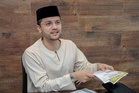 Sebak dituduh tiada kelayakan, PU Riz tunjuk ijazah, sijil pentauliahan