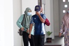 Buruh ‘pegang’ badan adik perempuan kena dakwa