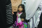 Dua anak meronta enggan berpisah dengan jenazah ibu