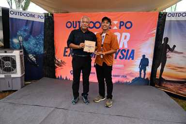 Naib Canselor UPSI terima Anugerah Ikon Rekreasi Luar OXN 2026