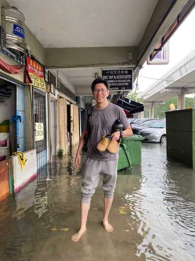 有一次演讲时，台下有位家长举手问我：“孩子想念法律系。这条路，值得走吗？”