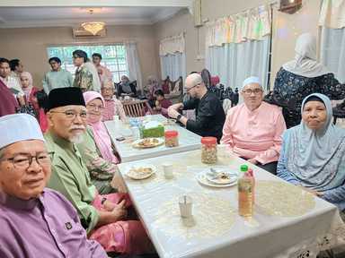 Kasih sayang adalah penghubung tali persaudaraan sesama manusia, kasihi yang muda & hormati saudara yang tua