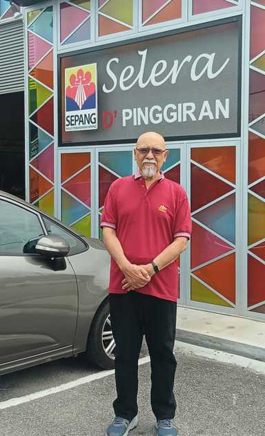 Selera D'Pinggiran Putrajaya is highly valued for serving a massive variety of affordable, traditional & authentic food