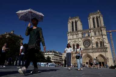 Heat wave grips Europe, reigniting debate over AC