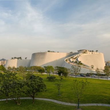 Sinuous form of Shenzhen Natural History Museum emulates "a piece of landscape"