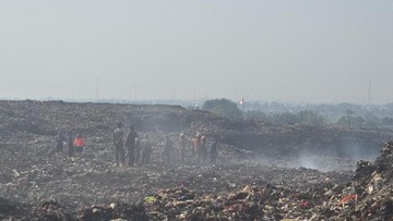 Kebakaran TPA Jatiwaringin Padam, KLH Masih Pantau Potensi Api Tersembunyi