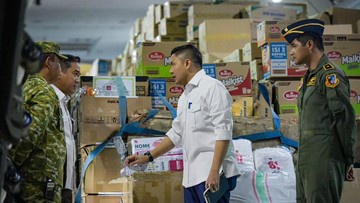 Seskab: Senin Pagi 31 Ton Logistik Dikirim ke NTT-500 Pompa Air ke Kalimantan