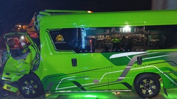 Elf Angkut Rombongan Wisatawan Kecelakaan di Demak, 1 Orang Tewas