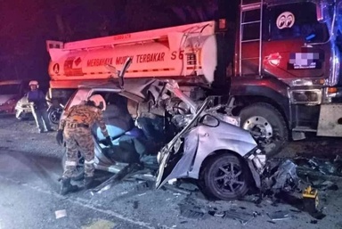 Nahas Berantai: 4 Maut Perodua Viva Rempuh Lori