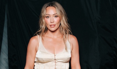 Jadi Idola Masa Kecil Satu Generasi, Hilary Duff: Saya Menganggapnya Sebagai Lencana Kehormatan