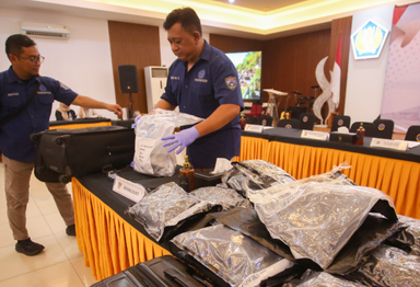 Bea Cukai-Polri Gagalkan Penyelundupan 26 Kilogram Ekstasi oleh Kopilot Asing