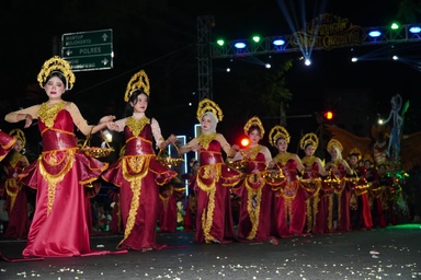 Ribuan Warga Antusias Tonton Lamongan Night Carnival