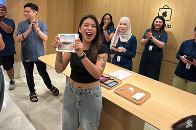 iPhone Duo kini rasmi di Malaysia, barisan di Apple Store TRX jauh lebih lengang