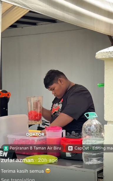 Remaja Hidap Disleksia Jual Air Tembikai Harga Seikhlas Hati, Semangat Cari Rezeki Sentuh Hati Netizen – “Saya Tak Pandai Mengira..”