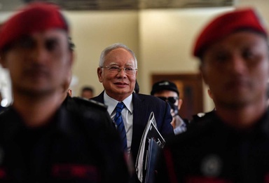 Najib house arrest: Anwar cannot pass the buck to Agong over Pardons Board decision