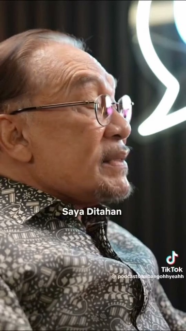 No. Reformasi did not begin because of petani miskin.
It began after a political fallout at the very top.