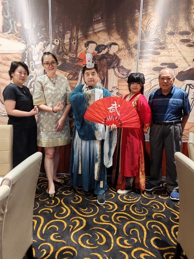 Threads of Time: The Revival of Hanfu  汉服