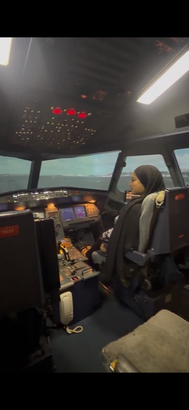 A320 Flight Simulator  Experience Was Crazy!