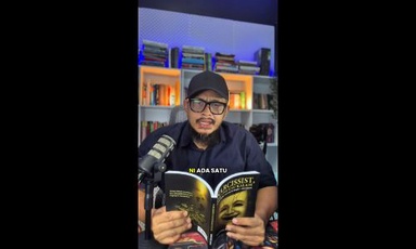 Buku apa yang pelik ni.