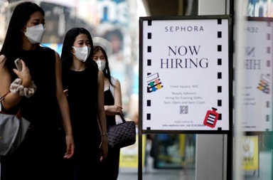 US Job Openings Climb to Two-Year High as Hiring Slows and Worker Confidence Weakens