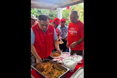 Anthony Loke called out for serving bihun to voters with a grumpy face