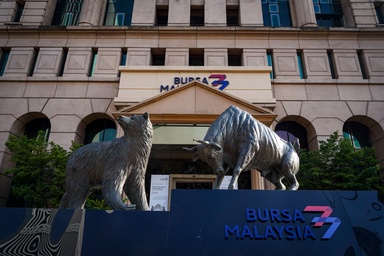 Bursa Malaysia rebounds to close higher on bargain hunting in blue chips