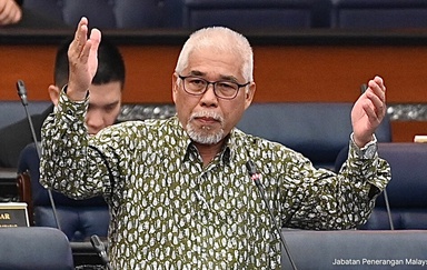 Hassan Karim calls for the immediate resignation of Fadhlina and Zambry Kadir