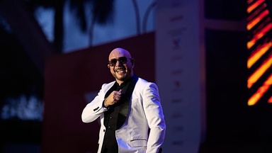 US rapper Pitbull sets record for largest gathering of people wearing bald caps