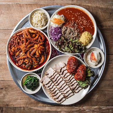 The viral Korean spicy stir-fried octopus specialist Obongzip is heading to Hong Kong