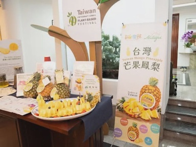 Exclusive | Taiwan's Other Singapore Strategy: Fruit, Food, and Tax
