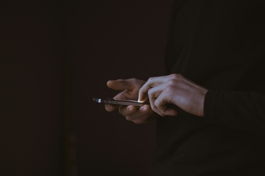 TikTok Tak Salah, Tapi Aku Yang Leka – Dan Kenapa Aku Masih Menulis Walaupun Tak Ada Orang Baca (Lagi)