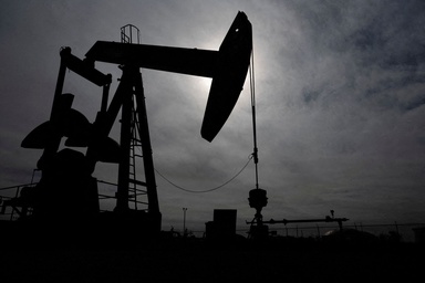 IEA warns of oil supply glut