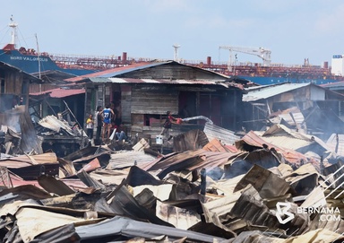 山打根大火烧毁一千水上屋  灭火行动中午结束无人伤亡