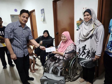 Three families receive aid through Mawaddah outreach programme