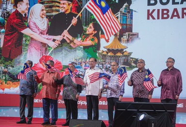 Fahmi urges caution when using AI to generate Jalur Gemilang content