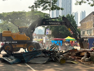 DBKL demolishes 18 unauthorised structures in Setiawangsa