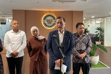 Bansos Digital Bakal Dinikmati Desil 1 hingga 5, Luhut Targetkan Awal 2027