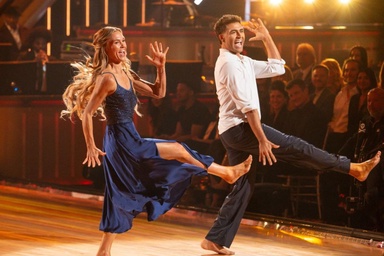 Julia Stiles Reveals She Contacted Michelle Williams Before Dedicating ‘Dancing With the Stars’ Tribute Dance to Heath Ledger