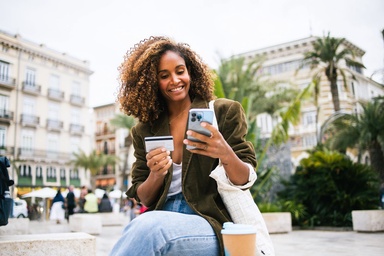 The gift card trick that helps me maximize my US restaurant credits while I'm abroad