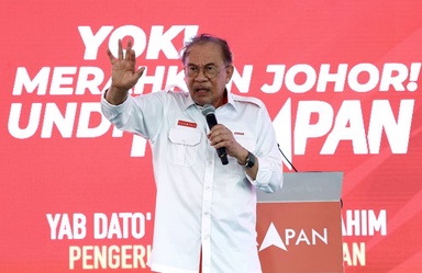 Johor polls: Anwar hits back at Sanusi over Kedah development claims