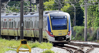 Tingkap Tren Komuter Utara Pecah Akibat Vandalisme - KTMB